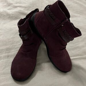 Clark’s Burgundy Ankle Boots with Braided Strap size 9 NWOT